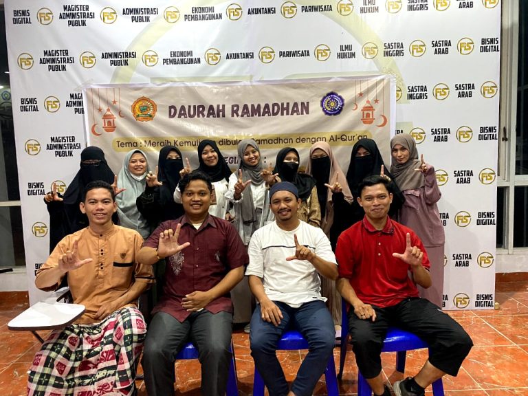 Himpunan Mahasiswa Program Studi Sastra Arab Fakultas Ilmu Sosial (FIS) Universitas Muhammadiyah Gorontalo (UMGO) saat menyelenggarakan Daurah Ramadhan.