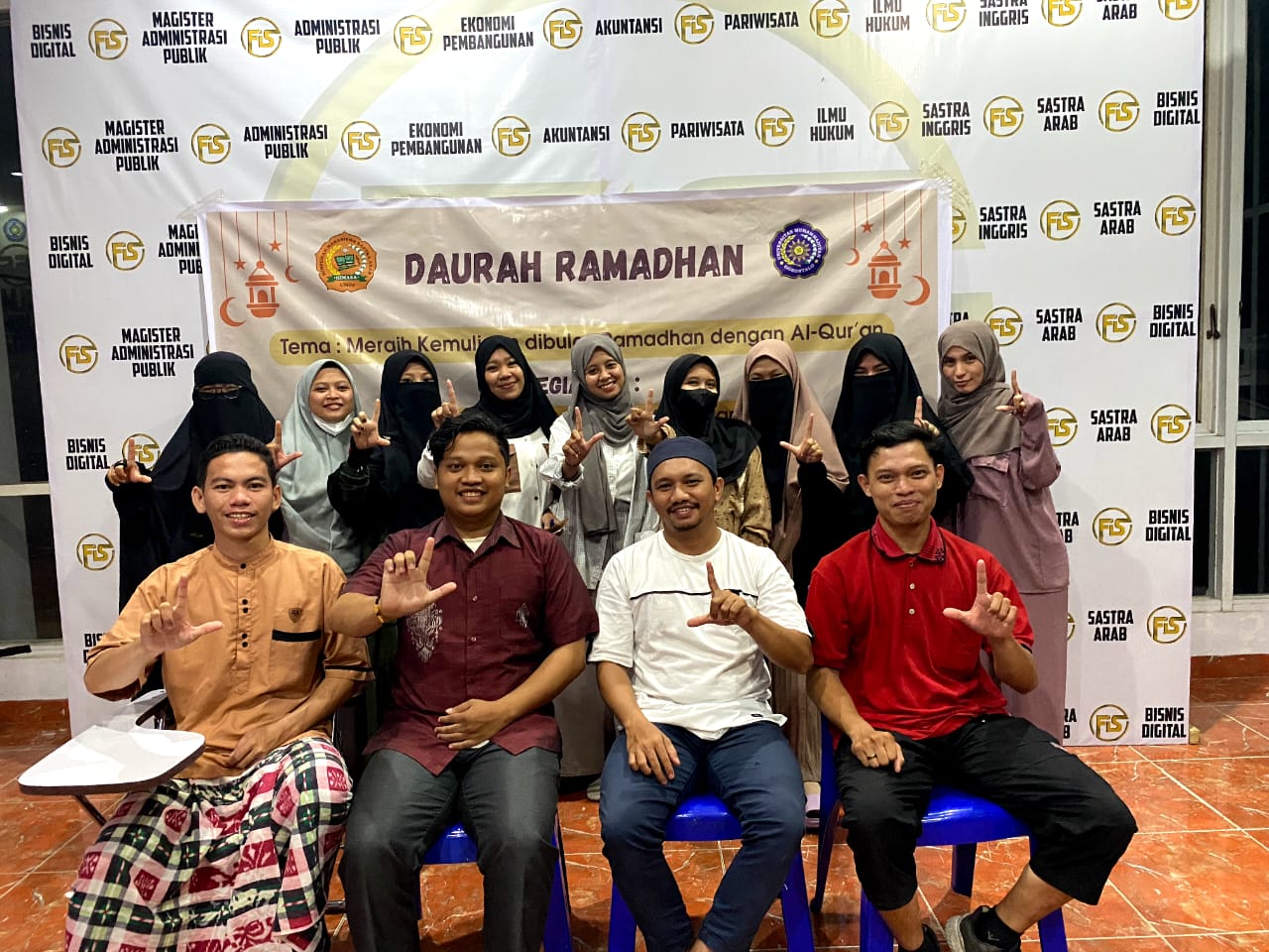 Himpunan Mahasiswa Program Studi Sastra Arab Fakultas Ilmu Sosial (FIS) Universitas Muhammadiyah Gorontalo (UMGO) saat menyelenggarakan Daurah Ramadhan.