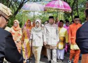 Prosesi Adat Mopotilolo Sambut Kedatangan Penjagub Ismail di Gorontalo Utara