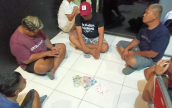Kepolisian Dit Reskrim Umum Polda Gorontalo melalui Team Resmob Otanaha, berhasil mengamankan 7 (Tujuh) orang pelaku judi kartu domino,masing-masing AM (35), DS (35), IL (52), ZP (36), RP (23), M (45) dan SA (26), yang keseluruhannya merupakan warga Kecamatan Kota Tengah dan Kota Barat, Kota Gorontalo, Selasa, (16/05) Pukul 20:10 Wita. Kepolisian Dit Reskrim Umum Polda Gorontalo melalui Team Resmob Otanaha, berhasil mengamankan 7 (Tujuh) orang pelaku judi kartu domino,masing-masing AM (35), DS (35), IL (52), ZP (36), RP (23), M (45) dan SA (26), yang keseluruhannya merupakan warga Kecamatan Kota Tengah dan Kota Barat, Kota Gorontalo, Selasa, (16/05) Pukul 20:10 Wita.