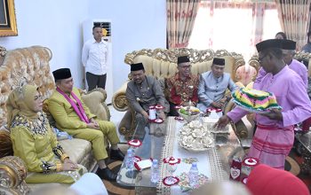 Penjabat Bupati Boalemo Sherman Moridu bersama Ketua dan Wakil Ketua DPRD serta Forkopimda Kabupaten Boalemo, menerima kunjungan kerja perdana Penjabat Gubernur Gorontalo Ismail Pakaya. (Foto : Arsip Pemda Boalemo)