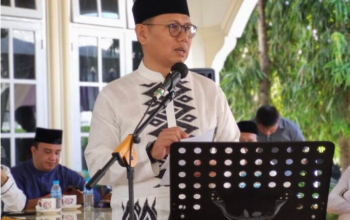 Penjabat Gubernur Gorontalo Hamka Hendra Noer saat memberikan sambutan sekaligus membuka Kuliah Subuh Persyarikatan Muhammadiyah Gorontalo Tahun Dakwah 1444/1445 Hijriah, di Aula Rujab Wagub Gorontalo, Minggu (30/4/2023). (Foto : Fadhly)