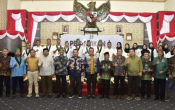 Penjabat Gubernur Gorontalo Ismail Pakaya saat menghadiri Pelantikan Pengurus Himpunan Mahasiswa Islam (HMI) dan Kohati Cabang Limboto Periode 2022/2023, bertempat di ruang sidang DPRD Kabupaten Gorontalo, Sabtu (27/5/2023). (Foto : Alfred)