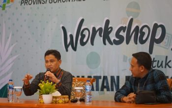 Kepal BPS Provinsi Gorontalo Mukhamad Mukhanif bersamaPranata Humas Ahli Muda, Dinas Kominfo dan Statistik Pemprov Gorontalo Ismail Giu saat menjadi pemateri pada kegiatan workshop media Menghadapi Sensus Pertanian Tahun 2023 (ST 2023) di Vila Kencana, Kecamatan Botumoito, Kab, Boalemo pada tanggal 16-18 Mei 2023. (Foto – Humas BPS) Kepal BPS Provinsi Gorontalo Mukhamad Mukhanif bersamaPranata Humas Ahli Muda, Dinas Kominfo dan Statistik Pemprov Gorontalo Ismail Giu saat menjadi pemateri pada kegiatan workshop media Menghadapi Sensus Pertanian Tahun 2023 (ST 2023) di Vila Kencana, Kecamatan Botumoito, Kab, Boalemo pada tanggal 16-18 Mei 2023. (Foto – Humas BPS)