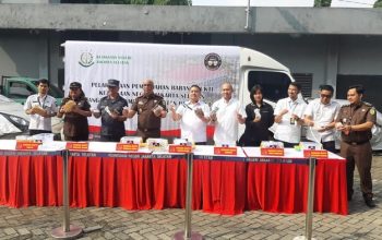 Kegiatan pemusnahan barang bukti berupa narkotika, psikotropika, senjata sajam, dan barang bukti lainnya oleh Kejaksaan Negeri Jakarta Selatan yang dipimpin oleh Kepala Kejaksaan Negeri Jakarta Selatan bapak Syarief Sulaeman Nahdi. (Foto: Istimewa)