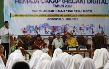 Kepala Kantor Wilayah Kementerian Agama (Kanwil Kemenag) Provinsi Gorontalo H. M. Muflih B. Fattah saat menghadiri kegiatan Remaja Cakap (Recap) Digital Tahun 2023 di Aula MAN 1 Kota Gorontalo, Selasa (27/6/23).