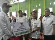 Bupati Nelson Salurkan Zakat kepada Mustahik Program Kemanusiaan