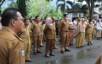 Wabup Merlan saat memimpin Apel Kerja di Lingkungan Dinas PUPR-PR Bone Bolango, Selasa (11/7/2023).