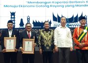 Wali Kota Gorontalo Marten Taha Dianugerahi Predikat Tokoh Penggerak Koperasi Madya