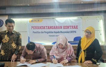 Lembaga Penelitian dan Pengabdian Masyarakat (LP2M) Universitas Muhammadiyah Gorontalo melaksanakan Kegiatan Penandatanganan Kontrak Penelitian dan Pengabdian kepada Masyarakat DRTPM Tahun 2023 bersama Dosen Peneliti di Gedung Haryono Suyono Aula LPPM UMGO.