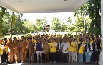 Foto bersama dengan Mahasiswa peserta KKP UG angkatan XXIV gelombang 1 tahun 2023 di Halaman Kantor Bupati Gorontalo
