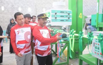 Penjabat Bupati Boalemo Dr.Sherman Moridu,S.Pd,MM meresmikan pemanfaatan gilingan Padi Kelompok Tani Karya Mulia I didesa Kaaruyan Kec.Mananggu,Selasa 1/8/2023. Penjabat Bupati Boalemo Dr.Sherman Moridu,S.Pd,MM meresmikan pemanfaatan gilingan Padi Kelompok Tani Karya Mulia I didesa Kaaruyan Kec.Mananggu,Selasa 1/8/2023.