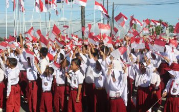 ribuan Aparatur Sipil Negara (ASN), masyarakat, dan siswa tumpah ruah memadati kawasan Center Point Bone Bolango dan menyulapnya menjadi lautan merah putih. Kamis (3/8/2023) Arsip Pemkab Bonebol ribuan Aparatur Sipil Negara (ASN), masyarakat, dan siswa tumpah ruah memadati kawasan Center Point Bone Bolango dan menyulapnya menjadi lautan merah putih. Kamis (3/8/2023) Arsip Pemkab Bonebol