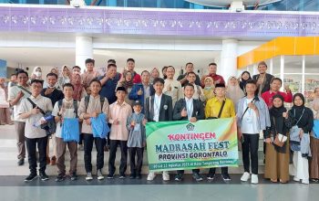 Kepala Bidang Pendidikan Madrasah Kantor Wilayah Kementerian Agama (Kanwil Kemenag) Provinsi Gorontalo H. Arfan A. Tilome Mendampingi peserta lomba pada Grand Final Madrasah Fest 2023, Kamis (10/08/2023)
