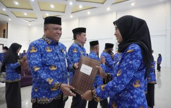 Sebanyak 224 Pegawai Pemerintah dengan Perjanjian Kerja (PPPK) di lingkungan Kantor Wilayah Kementerian Agama (Kanwil Kemenag) Provinsi Gorontalo menerima surat keputusan (SK) pengangkatan di Gedung El-Hajj Convention Center Asrama Haji Provinsi Gorontalo, Selasa (15/8/2023)