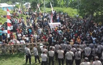 Polda Gorontalo melaksanakan tugas pengamanan dalam unjuk rasa yang berlangsung di wilayah di PT. GM Kec. Bone Raya, Kab. Bone Bolango. Polda Gorontalo melaksanakan tugas pengamanan dalam unjuk rasa yang berlangsung di wilayah di PT. GM Kec. Bone Raya, Kab. Bone Bolango.
