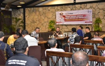 Penjabat Gubernur Gorontalo Ismail Pakaya saat silaturahmi bersama wartawan dan pimpinan media di Angelato, Selasa malam (22/8/2023).Foto – Fadly