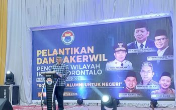 Penjabat Sekdaprov Gorontalo Budiyanto Sidiki saat memberikan sambutan pada kegiatan pelantikan pengurus wilayah PMII, di gedung Bele Li Mbui, Selasa (22/8/2023). Foto – Sella
