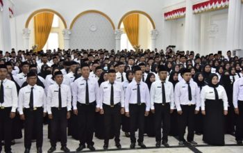 880 Pegawai dengan Perjanjian Kerja (PPPK) fungsional guru yang baru dilantik dan diambil sumpah, Kamis (24/8/2023). (Foto – Nova)