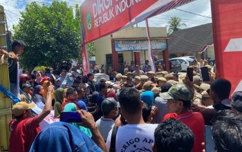 unjuk rasa yang menamakan aliansi masyarakat penolak pengaktifan kepala desa diloato paguyaman, kabupaten boalemo, Senin (7/8/23). unjuk rasa yang menamakan aliansi masyarakat penolak pengaktifan kepala desa diloato paguyaman, kabupaten boalemo, Senin (7/8/23).