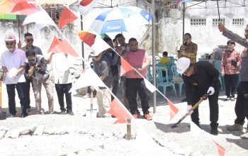 Peletakan batu pertama Pusat Pendidikan dan Pelatihan (Pusdiklat) Buddha Maitreya dikawasan Jalan Taki Niode, Kelurahan Ipilo, Kecamatan Kota Timur, Kota Gorontalo dihadiri langsung oleh Walikota Gorontalo, Marten Taha.