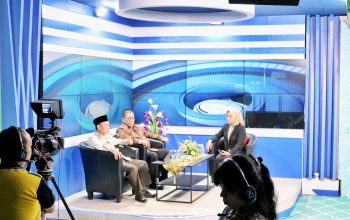 Rektor Universitas Muhammadiyah Gorontalo (UMGO) Prof. Abd. Kadim Masaong, M.Pd., menjadi narasumber di Stasiun TVRI Gorontalo