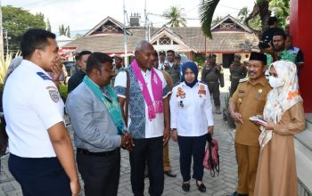 Penjabat Bupati Boalemo Dr.Sherman Moridu,S.Pd,MM  menyambut kunjungan delegasi World Coconut Day Mr. Alan Aku (Managing director kokonas indastry koperesen Papua New Guinea ) dan Mr. Viajay Akumar ( di rector Esser Enginears India) bertempat dikantor Bupati Boalemo,senin 25/8/2023.