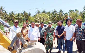 Bupati Gorontalo Utara, Thariq Modanggu melakukan Groundbreaking pembangunan segmen I Bypass Moluo-Molingkapoto, bertempat di jalan bypass Simpang Empat Desa Moluo Kecamatan Kwandang, Jumat (29/09/2023).