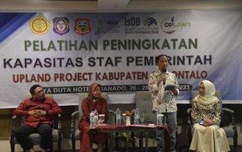 “Agar petani bisa mandiri, dibutuhkan perubahan kerangka berpikir (mindset), pemberdayaan, sosialisasi, studi komparatif, pelatihan dan bimtek, penguatan kelembagaan petani dan gapoktan termasuk peningkatan peran penyuluh,” urai Rina.