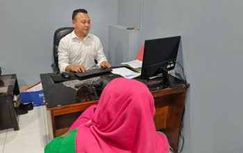 Oknum Aparatur Sipil Negara (ASN) di Kabupaten Bone Bolango berinisial YAU (47), saat diperiksa, (23/10/2023) Oknum Aparatur Sipil Negara (ASN) di Kabupaten Bone Bolango berinisial YAU (47), saat diperiksa, (23/10/2023)
