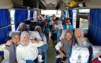 siswa siswi SMA Negeri 1 dan Negeri 4 Kota Gorontalo yang mengikuti program Goes To School ke Sulawesi Tengah, Kamis (26/10/2023). (Foto – PKK)