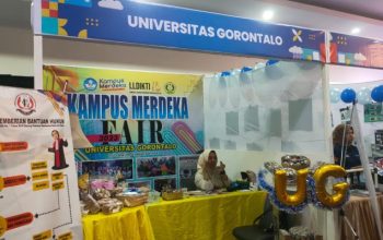 Universitas Gorontalo berpartisipasi dalam pengisian pameran dengan menggelar pajangan produk kreatif mahasiswa.