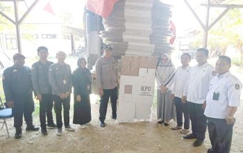 KPU Kabupaten Gorontalo saat menerima kotak suara.