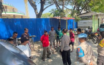 Kepolisian Sektor Limboto Polres Gorontalo saat menemui Komunitas Bentor di sekitar Pasar Shooping Limboto, Jumat (27/10/2023).
