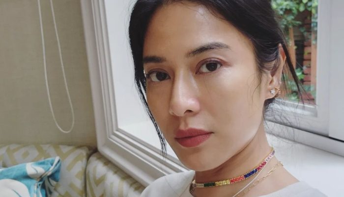 Dian Sastro Puji akting Arya Saloka di Film Gadis Kretek