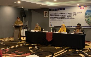 Penjabat Sekretaris Daerah Provinsi Gorontalo Budiyanto Sidiki saat membuka sekaligus menjadi narasumber pada Konsolidasi P3PD Tingkat Provinsi Gorontalo, di Hotel Aston, Senin (6/11/2023). (Foto : Mila)