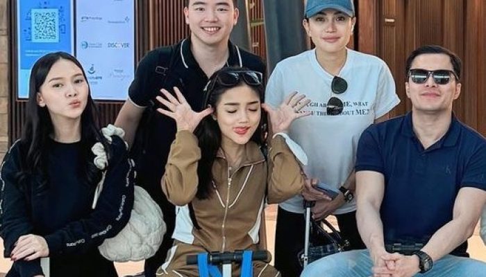 Tak Lagi Saling Sindir, Fuji dan Nikita Mirzani Libur Bareng di Eropa