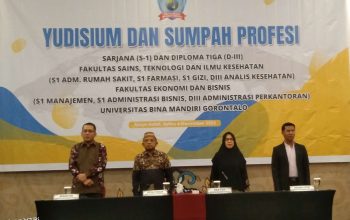 Ketua Yayasan dan Rektor UBM Gorontalo (Tengah) Dekan FEB dan FSTIK Pada Kegiatan Yudisium Dan Sumpah Profesi Dilingkup Universitas Bina Mandiri Gorontalo.