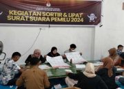 Bawaslu bonebolango Awasi Penyortiran dan Pelipatan Surat Suara