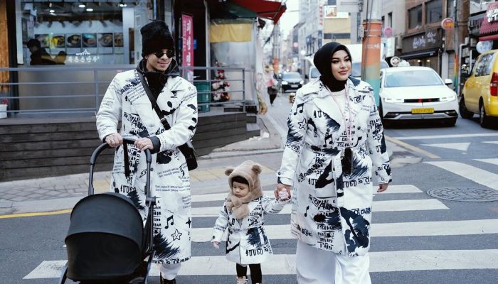 Atta Halilintar dan Aurel Hermansyah Liburan di Villa BTS