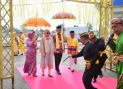 Resmi Dilantik, Rudy Salahuddin Disambut Adat Mopotilolo di Bandara Djalaludin