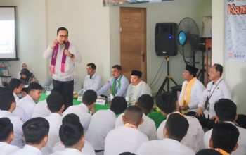Foto Plt. Sekretaris pada Sekretariat Direktorat Jenderal Pendidikan Islam yang juga selaku Direktur Guru dan Tenaga Kependidikan (GTK) Thobib Al Asyhar, saat menyambangi MAN 1 Kabupaten Gorontalo, Selasa, (08/10/2024)