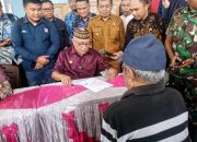 Serahkan BLTS, Sofyan Ajak Masyarakat Sisihkan Dana untuk Peluang Usaha