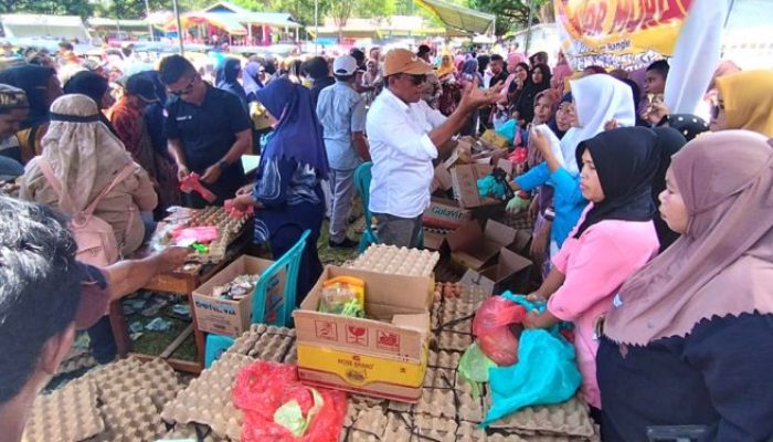 Ribuan Warga Antusias Belanja di Pasar Murah Bonepantai