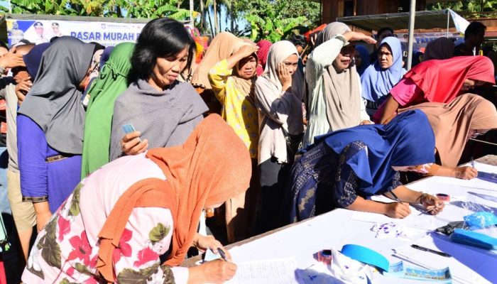 Pasar Murah di Limboto Diserbu Warga, Sembako Murah Pemprov Gorontalo Laris Manis