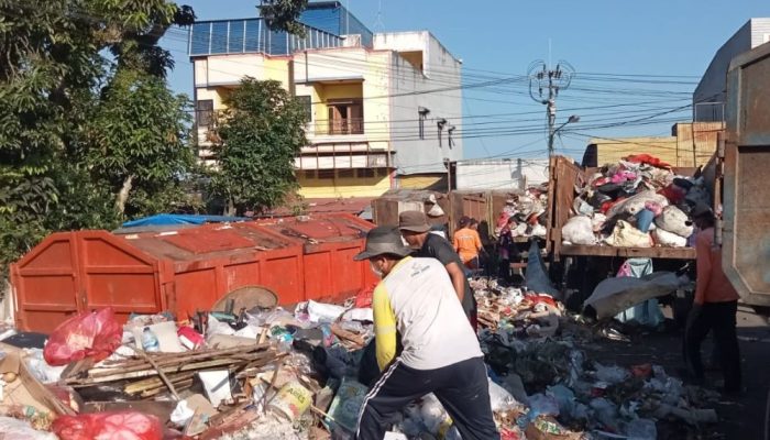 DLH Kotamobagu Kerahkan Ratusan Petugas Tangani Sampah Pasca Lebaran