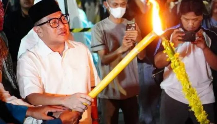 Wawali kota Gorontalo Tekankan Pentingnya Budaya Saat Pawai Obor Molosipat