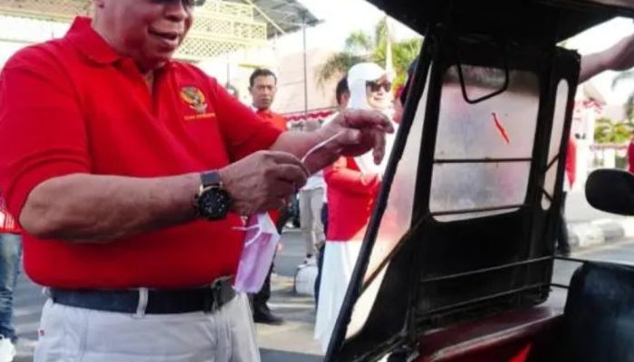 Pemkot Gorontalo Bagikan 10.000 Bendera Merah Putih