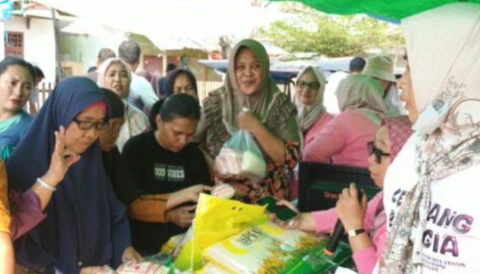 Tekan Inflasi, Pemkab Bone Bolango dan Bulog Gelar Operasi Pasar Murah di Kabila