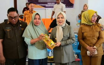 Wagub Idah Serahkan Bantuan Bahan Produksi untuk 105 UMKM di Kwandang